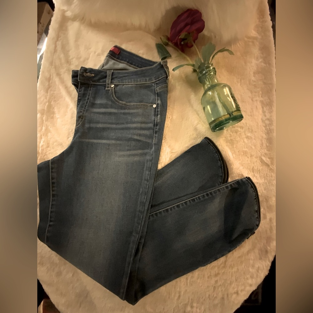Jennifer LOPEZ - Blue 5 pocket Skinny ankle leg jeans. Sz 10